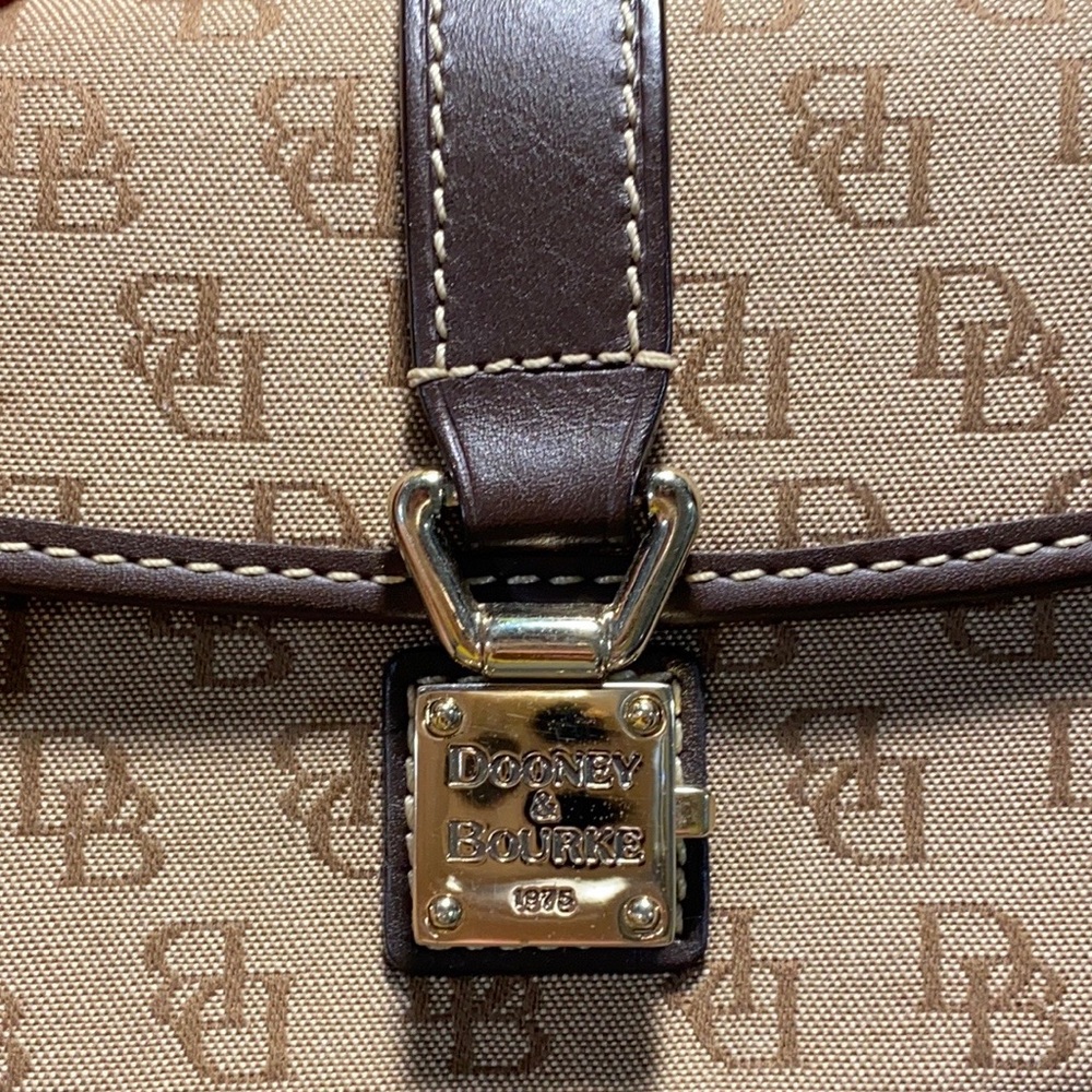 NWOT- Dooney & Bourke wristlet - Picture 2 of 9